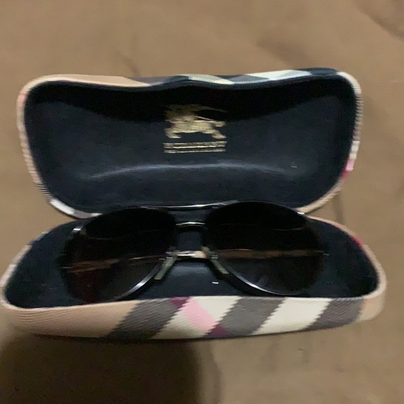 Authentic Burberry sunglasses - Picture 4 of 4